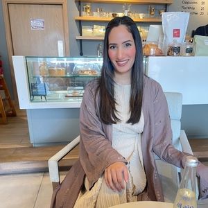 Meet your Posher, Abira
